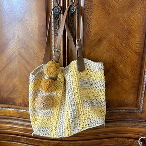 Beach bag, straw bag with multiple interior pockets